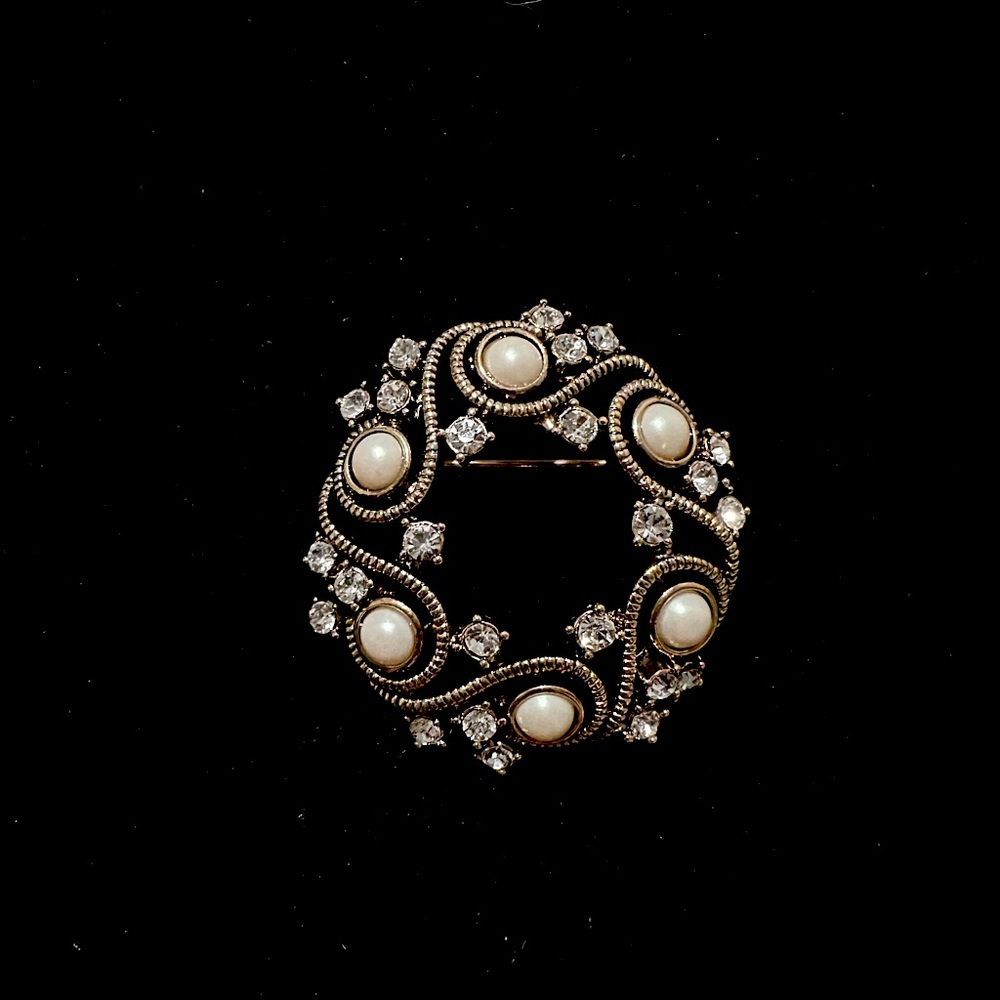 Monet broach